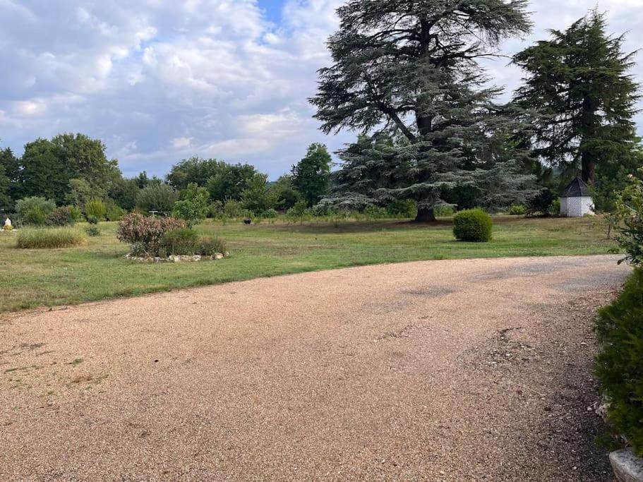 Ancien Chai Renove Dans Un Parc Clos De 3 Hectares Lamothe-Montravel Exterior foto